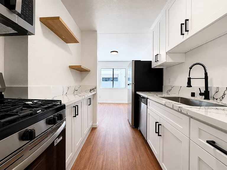 Moorpark Lofts — Photo 15