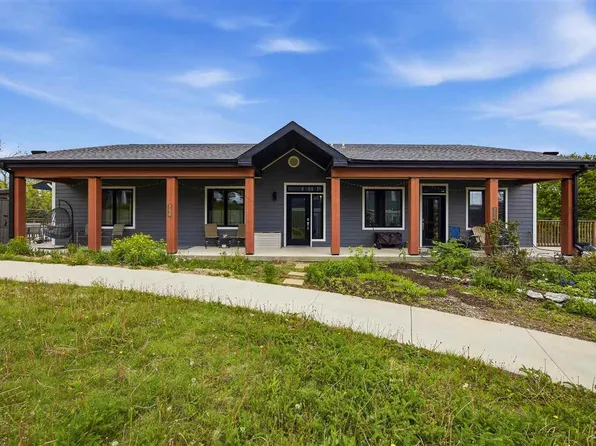 156 Prairie Hill Ln, Iowa City, IA 52246