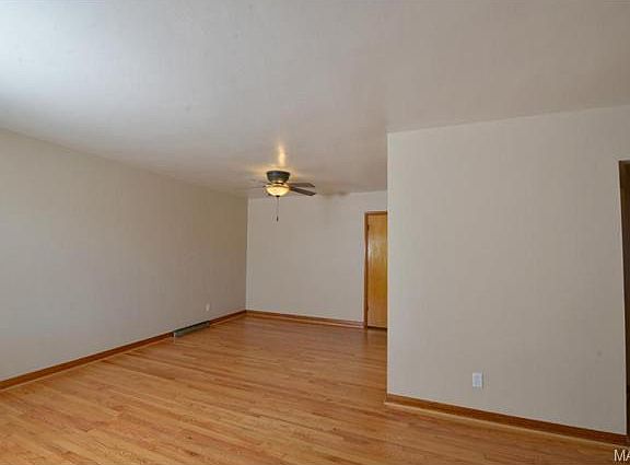5th image of 9701 Greenview Dr