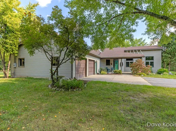 9610 Grange Ave NE, Rockford, MI 49341