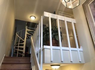 556 Oakbrook Cir, Flushing, MI 48433