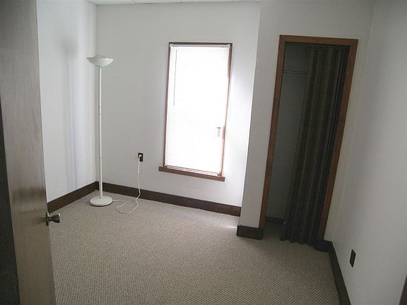 4th image of 1016 S Waugh St