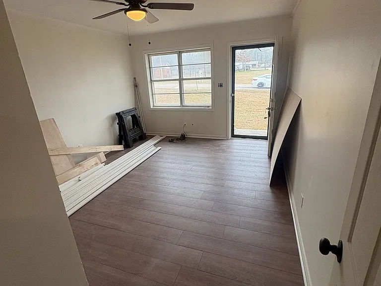 216 E Clayton St — Photo 3