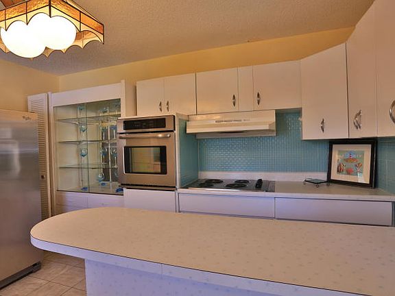 3rd image of 400 Pelican Ave