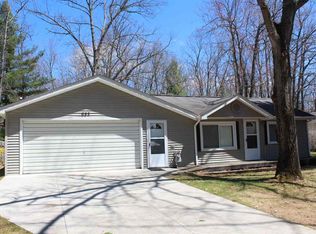 632 Old Trail Dr, Houghton Lake, MI 48629