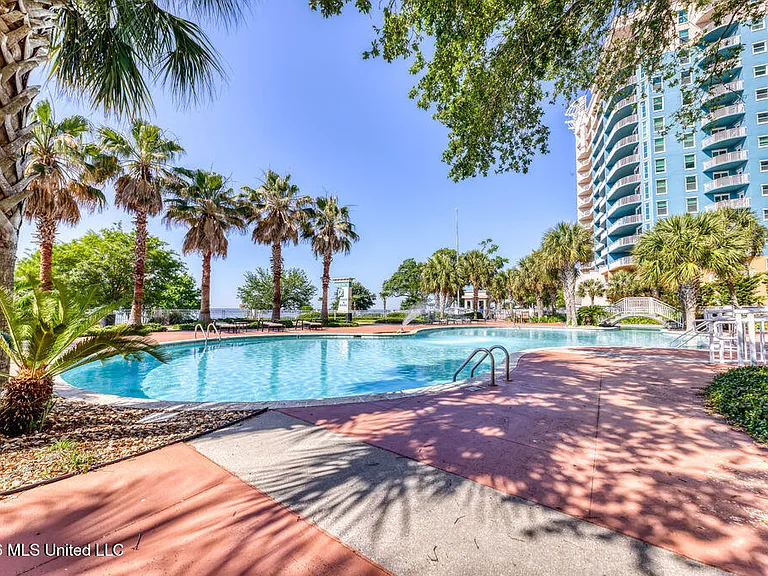 2228 Beach Dr #404 — Photo 16