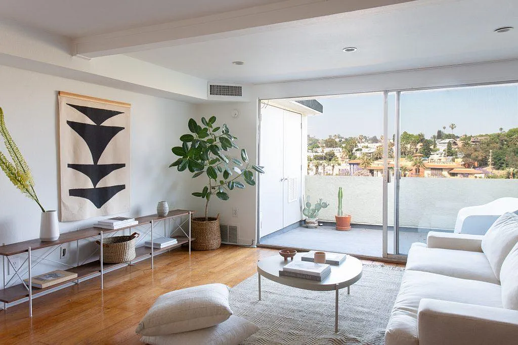 2 bed, 900 sqft, $4,000 — Photo 1