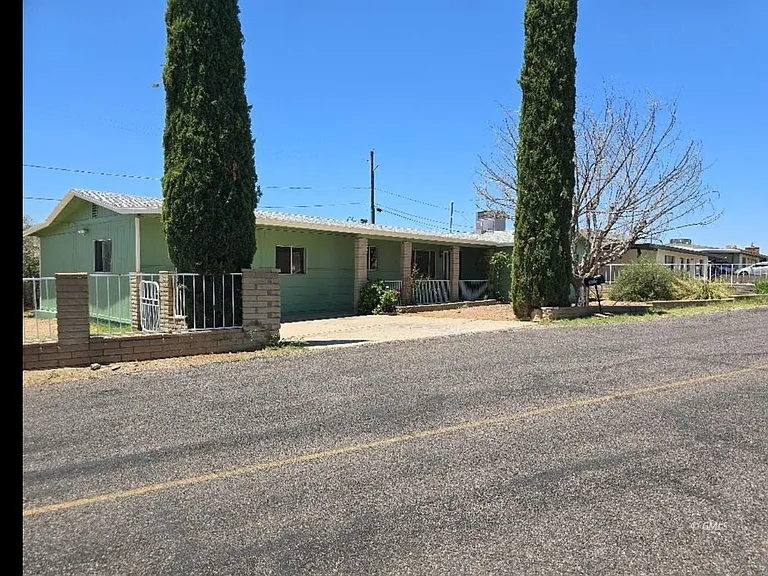 1075 S Linda Vista Dr — Photo 1