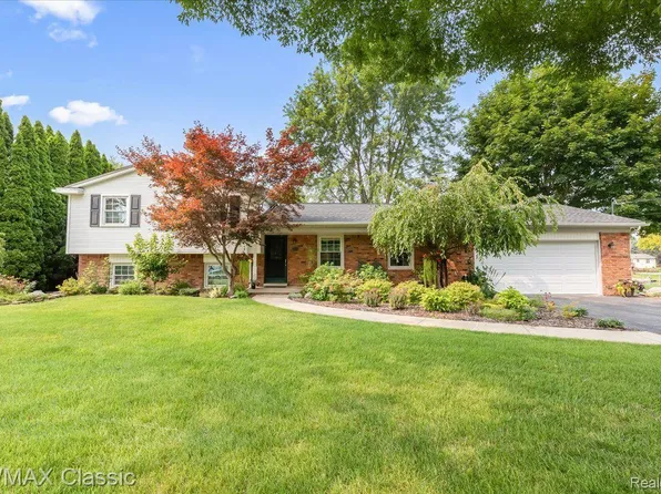 3676 Sandbar Dr, Commerce Township, MI 48382