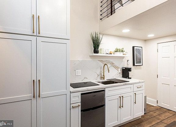4th image of 354 N Queen St #1R