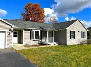 10 Dennis Dr, Uncasville, CT 06382