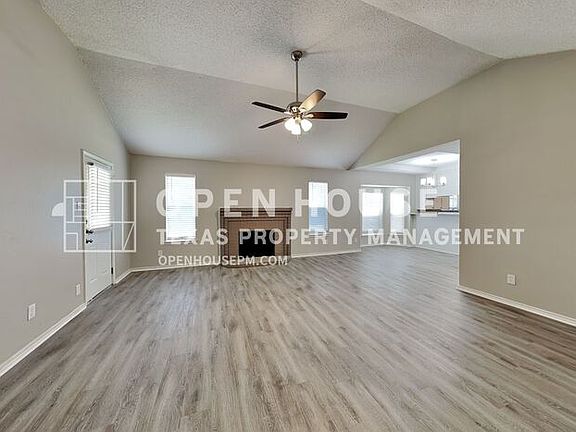 3rd image of 702 Paintbrush Dr