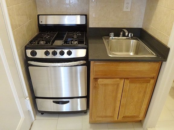 5th image of 1322 2nd Ave APT 4A