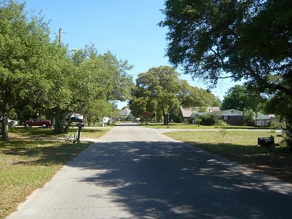 3rd image of 707 Powell Dr NE
