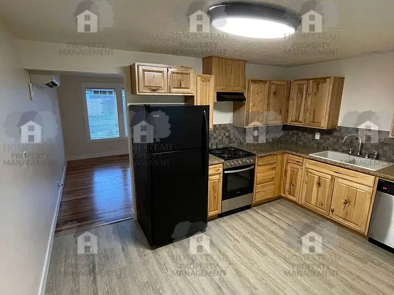 425 S 8th St — Photo 8