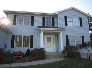 3905 Riverside Dr NE, Cedar Rapids, IA 52411