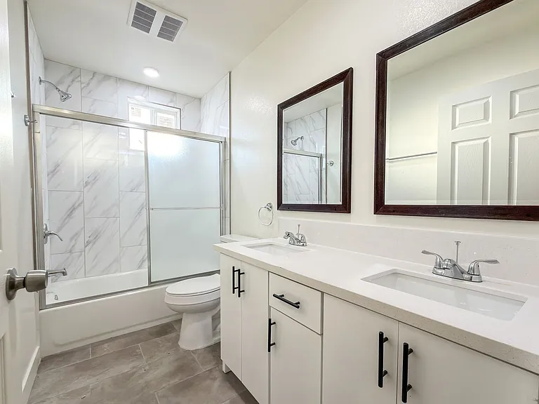 Brand New Luxury 4 & 5 Bed Units — Photo 16