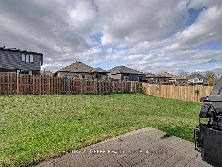 30 Baker Ln — Photo 31