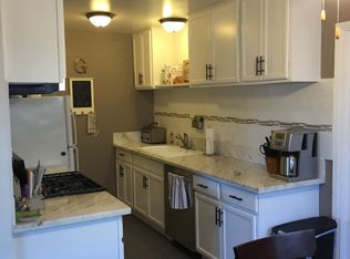 1383 Via Del Rio APT B, Corona, CA 92882