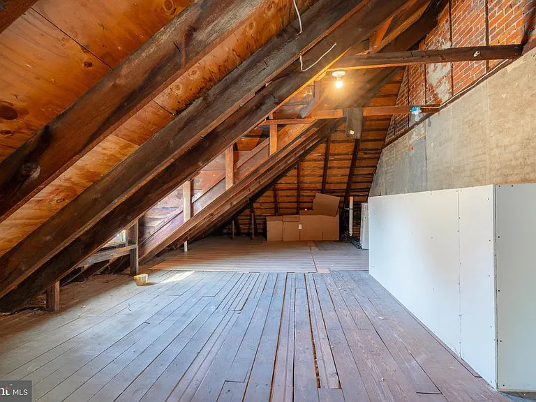 233 Park Ln — Photo 18