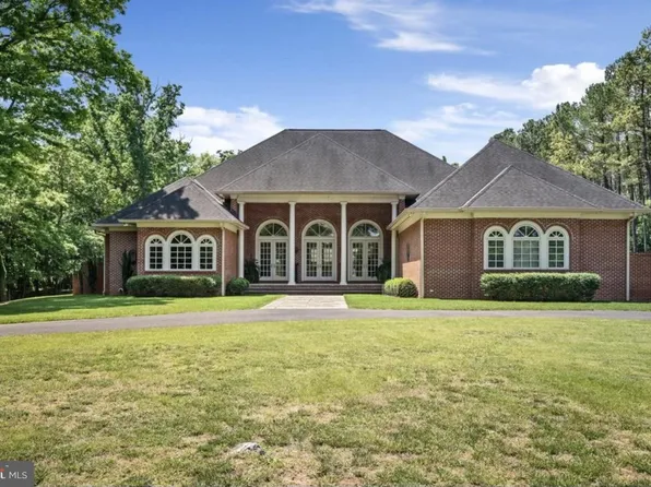 84 Rock Hall Farm Ln, Berryville, VA 22611