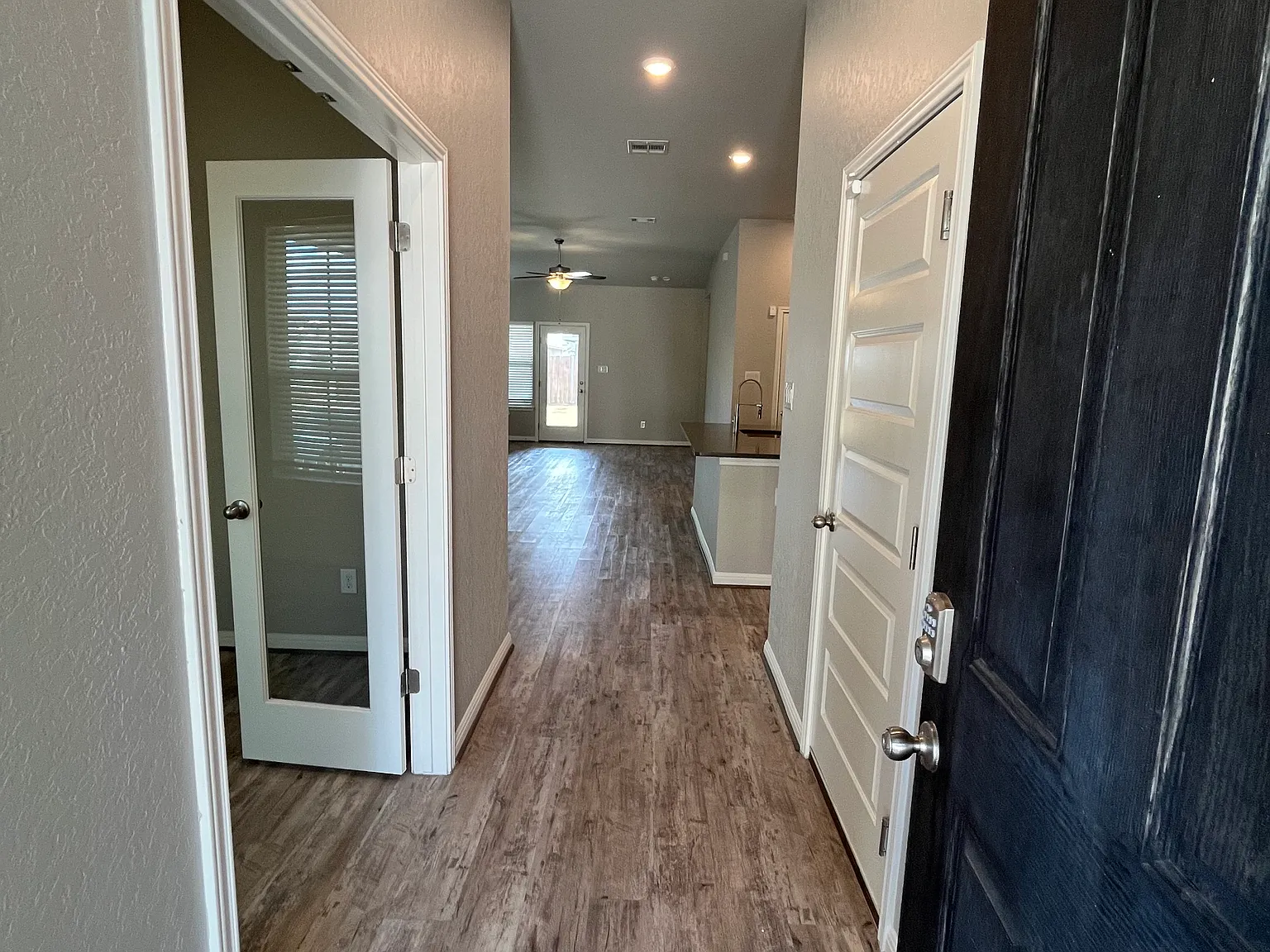 3 bed, 1618 sqft, $2,000 — Photo 2