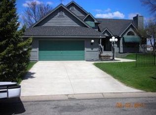 3110 Highlands Rd N, Brooklyn Park, MN 55443