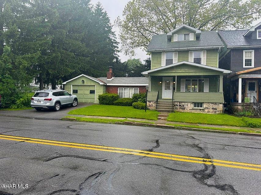 1st image of 212 E 25th Ave