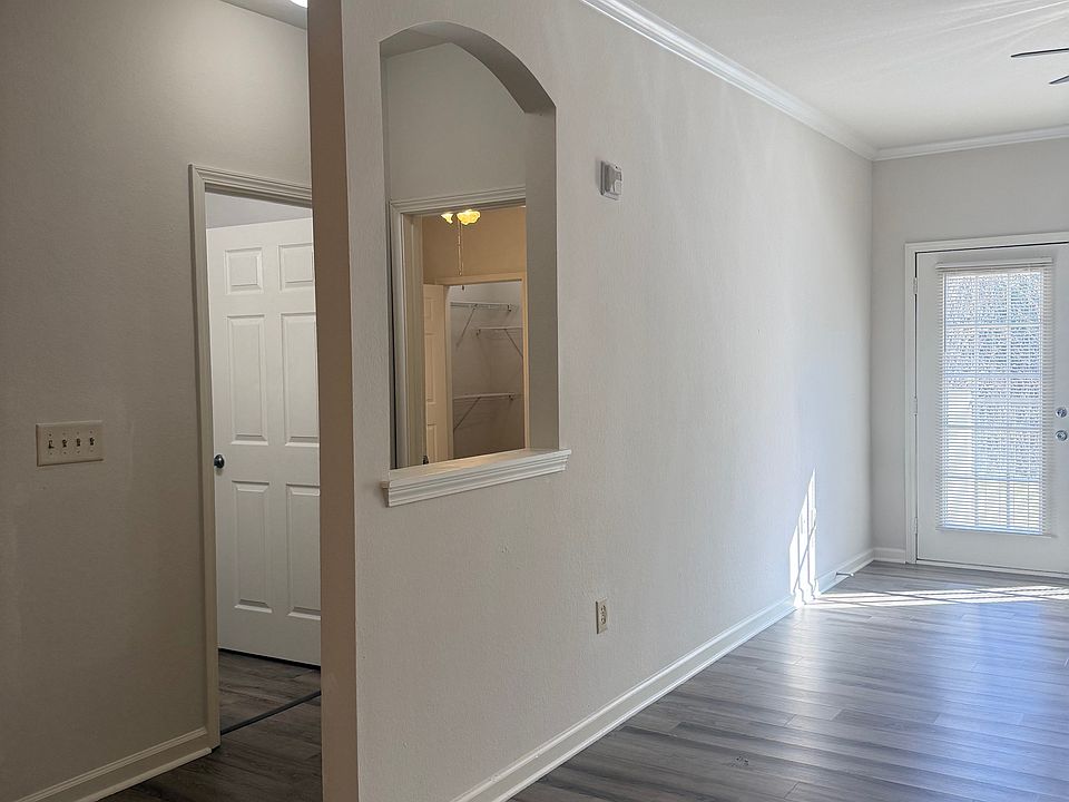 1st image of 200 Vista Lake Dr APT 1