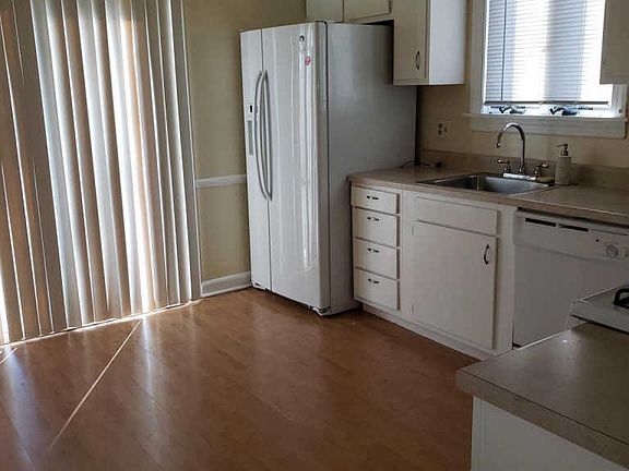 3rd image of 113 Skeet Cir E