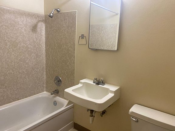 4th image of 4121 11th Ave NE #Cl104