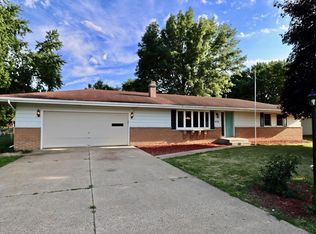 878 E Azalea Ter, Beloit, WI 53511
