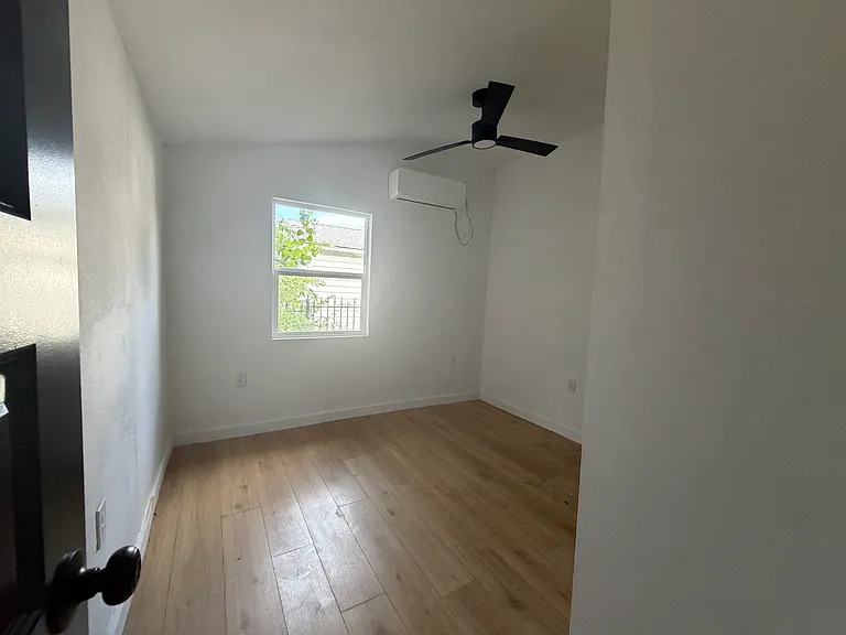 1230 E Davis Ave — Photo 11