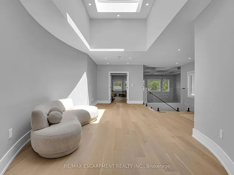 221 Morden Rd E — Photo 26