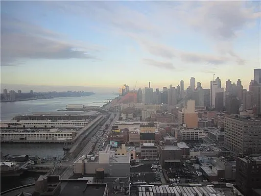 Sold by R New York | media 3