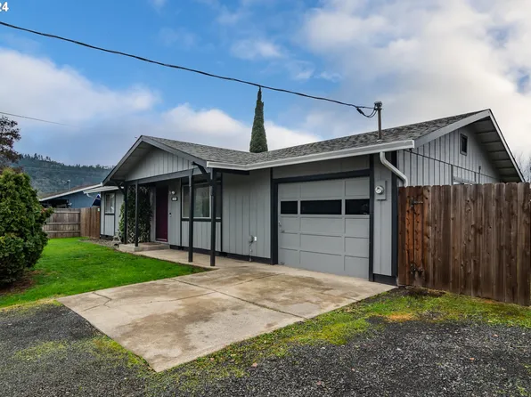 545 SE Gregory Dr, Winston, OR 97496