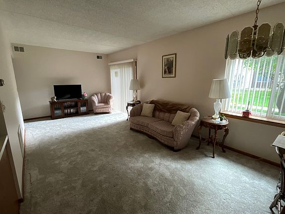 2nd image of 1101 E Division St APT 1B