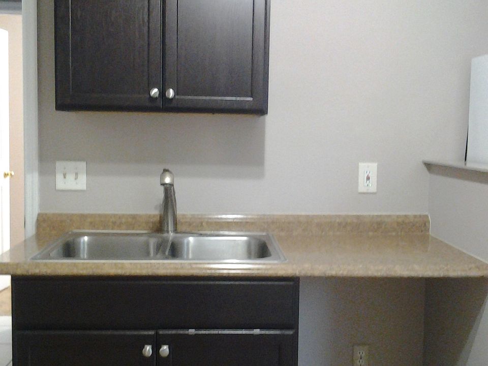 Kitchenette (sink area)
