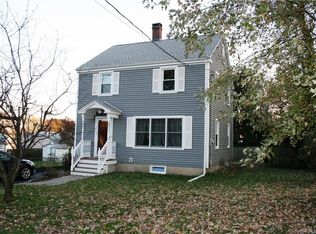 11 Beech St, Trumbull, CT 06611