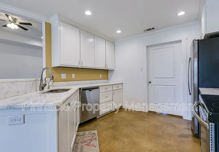 5918 Southampton Pl — Photo 11