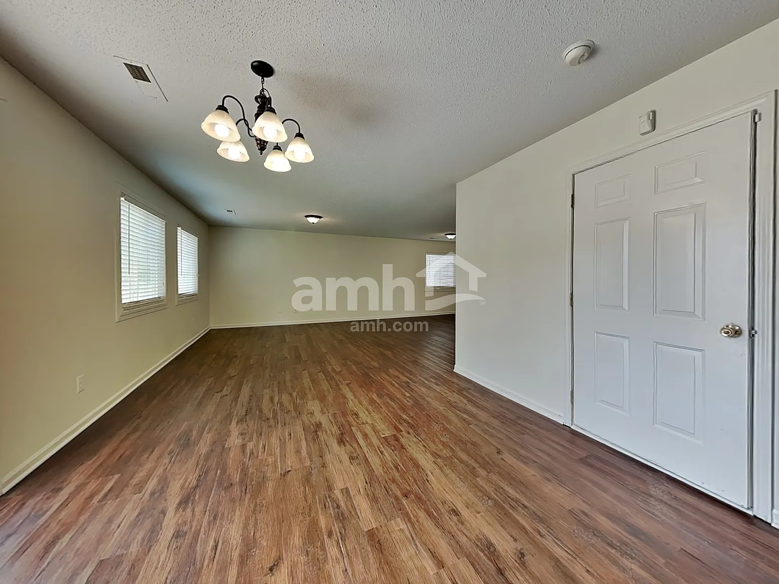 4 bed, 2.5 bath, 2414 sqft, $2,310 — Photo 4