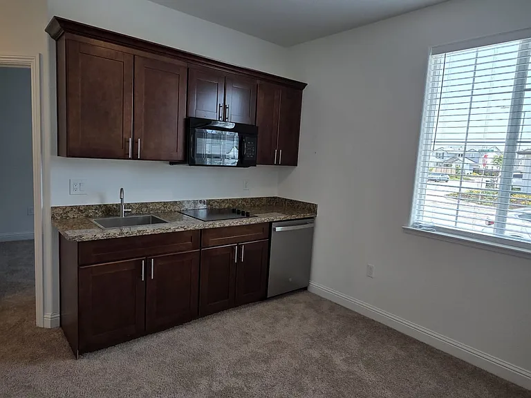 1505 Harvard Way — Photo 4