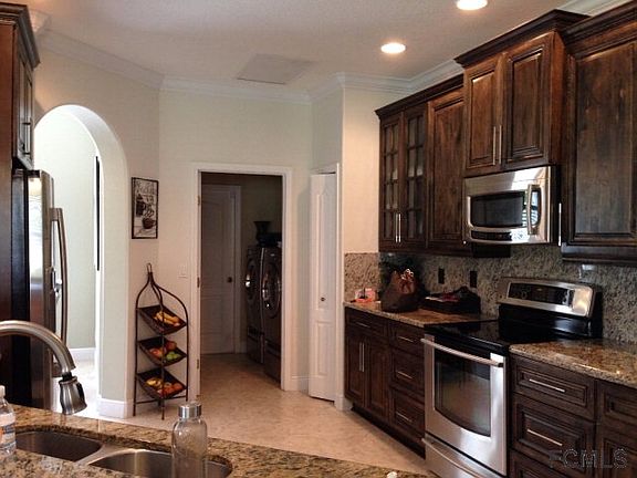 5th image of 8 E Bourne Ln