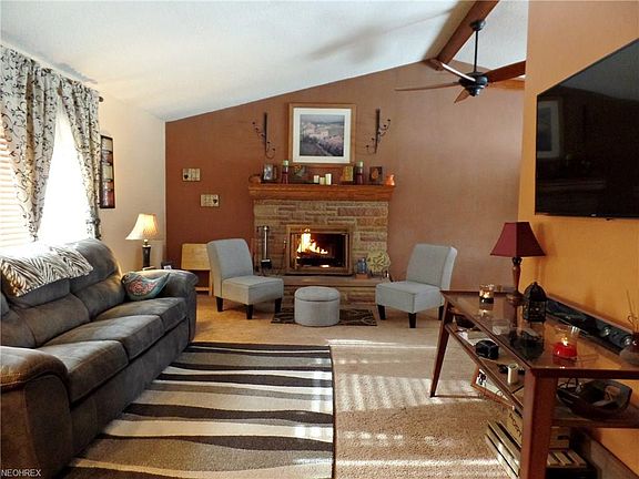 3rd image of 1595 Rockwood Dr