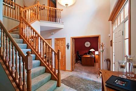 Spacious & Inviting Foyer