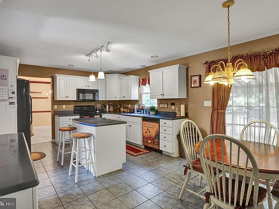 3rd image of 106 N Rosewood Ct