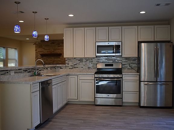 new kitchen w/recessed lites