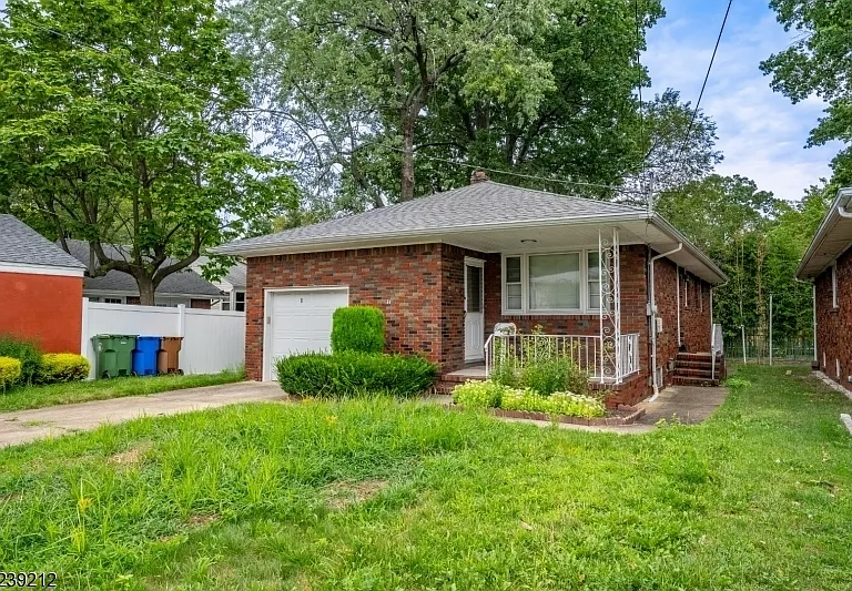 11 Princeton Rd — Photo 1