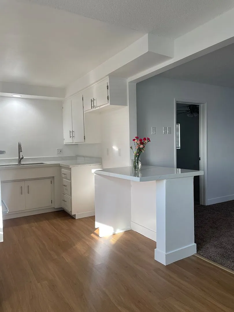 Walnut St. Apts. — Photo 3