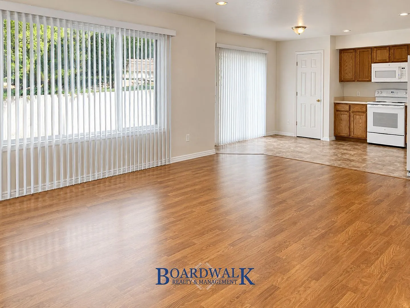 3 bed, 3.0 bath, 1566 sqft, $2,100 — Photo 4